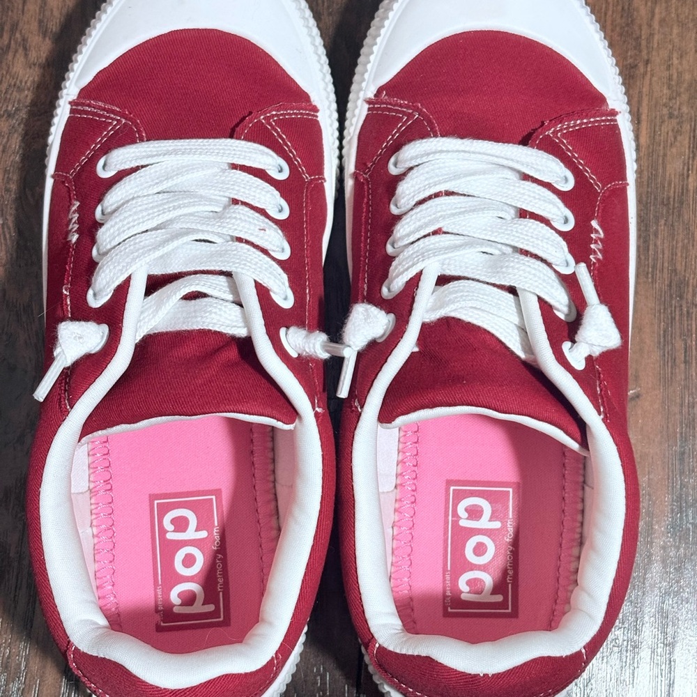 Classic Retro Inspired Sneaker Size 8.5M